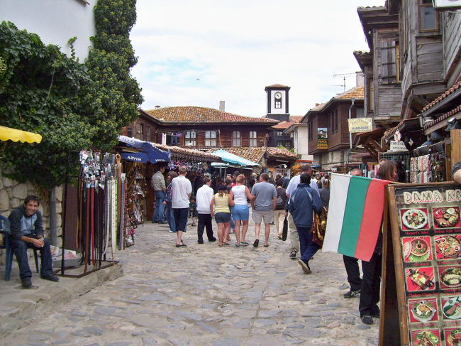 ブルガリア国旗と町並み