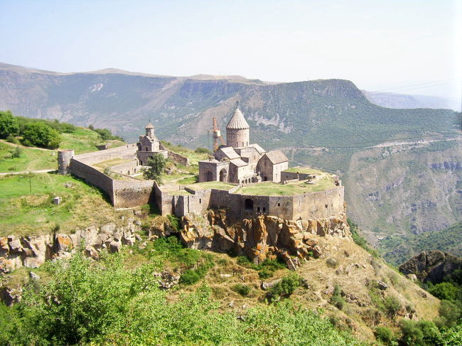 南アルメニアの山の上の修道院！