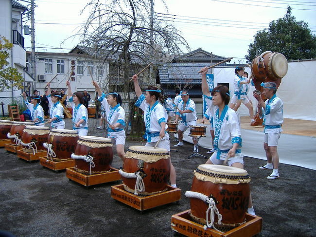 和太鼓って女性がたたいても格好良い。