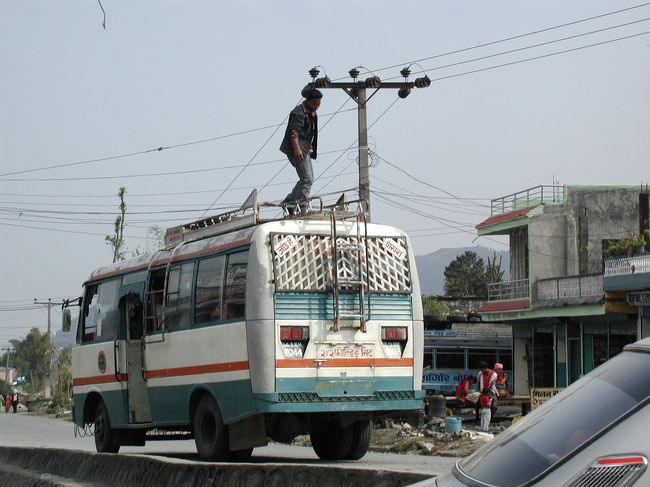 バスもこの村までは来ているようだ。