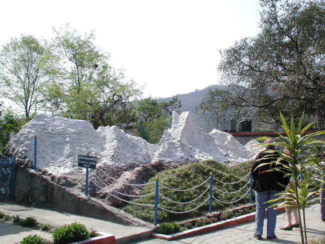 ２０Ｒｓ（ルピー）ほど払って入場すると<br />トレッキングしてきたマチャプチャレやアンナプルナの模型（箱庭風）のものが目に付いた。