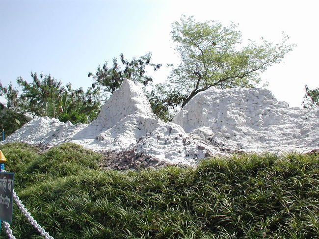 マチャプチャレやアンナプルナが脳裏からひと時も離れず、この模型にも親近感を感じて公園を出るときもまた、撮ってしまいました。