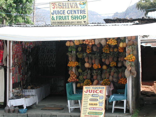 フルーツをこんな風に飾って売っている。