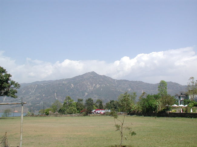 サランコットの丘。<br /><br />ここに登るとマチャプチャレを中心にアンナプルナ山系が一望できる。