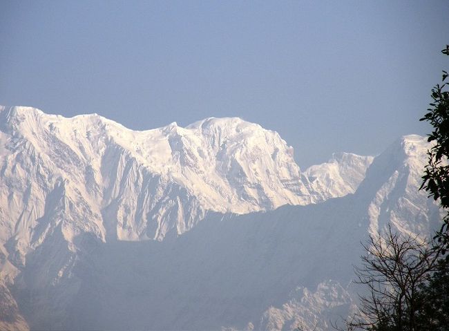 かなり日は昇り山は輝きを増す。