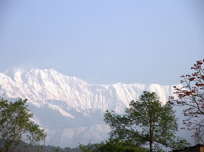 ポカラの街中から見られる<br />ヒマラヤの表情。