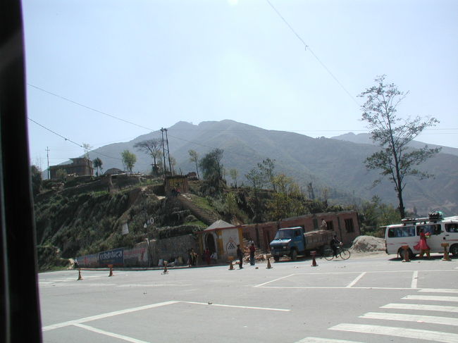 カトマンドゥ盆地に入る峠。