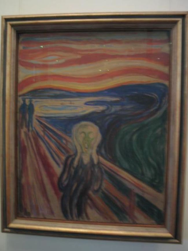 今はオスロのムンク美術館に亡き叫び！