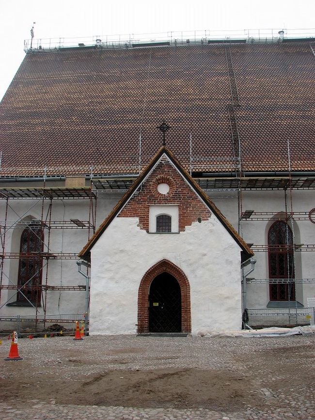 　　修理中の大聖堂<br /><br />２００６年の５月２９日の火災で内部は<br />大分焼けてしまいました。<br />　　修理中