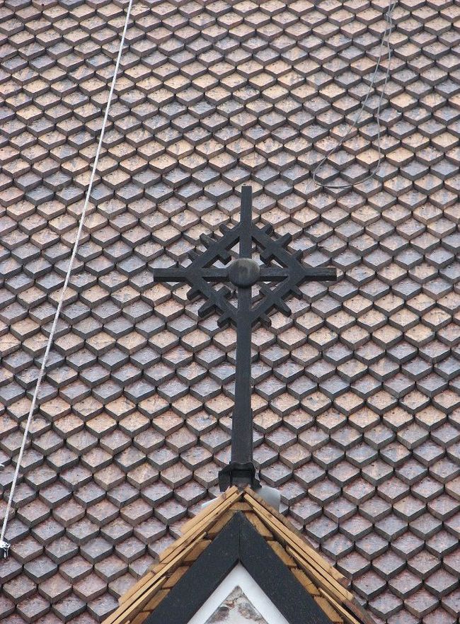 知識が無くて意味が判りませんが。<br /><br />　何か意味があるのでしょう？<br /><br />　　屋根瓦が美しいな大聖堂