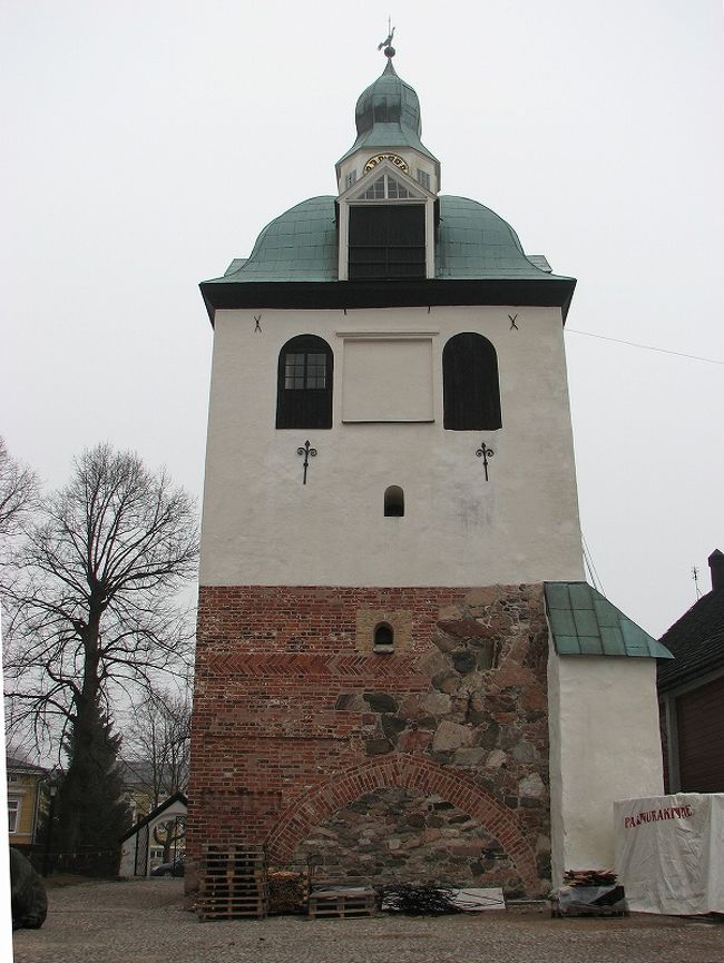 ユニーク（日本人から見て）な　鐘付堂