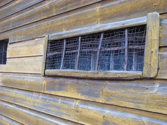 建物の一部<br /><br />　観光客用の建物でないのが嬉しい。