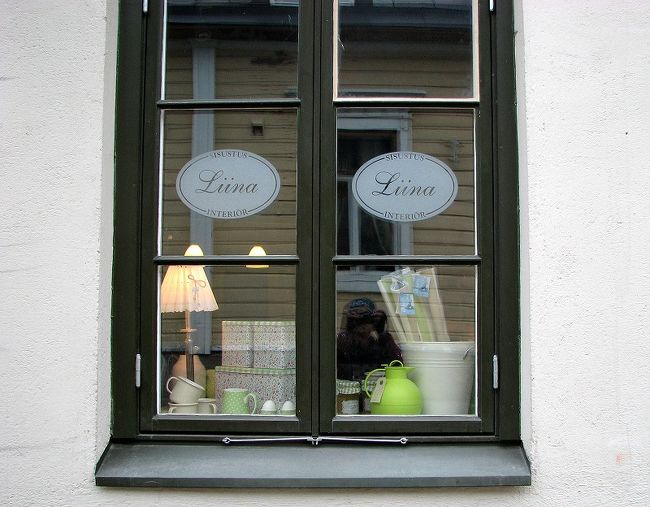 また、、、窓を覗き込む、、、