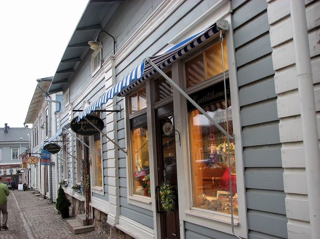 １０時から商店は開くようです。<br /><br />チョコレート工場も開いたのかな？<br /><br />皆さんそちらへ？