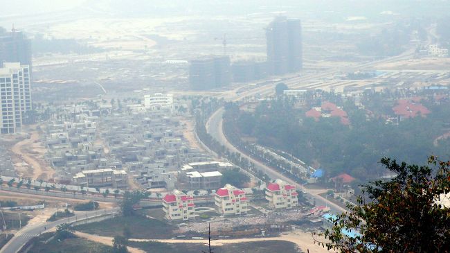 小高い丘の公園地区に向かう途中で見た、新市街地の風景です。