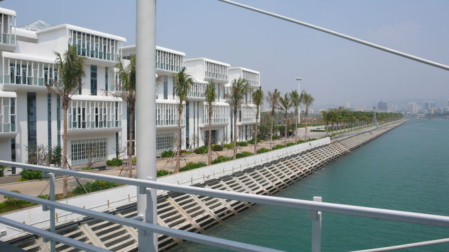 通路から眺めた検査場の全景です。