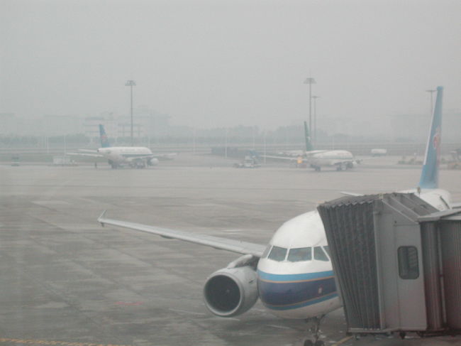 乗り継ぎ機の中国南方航空機。