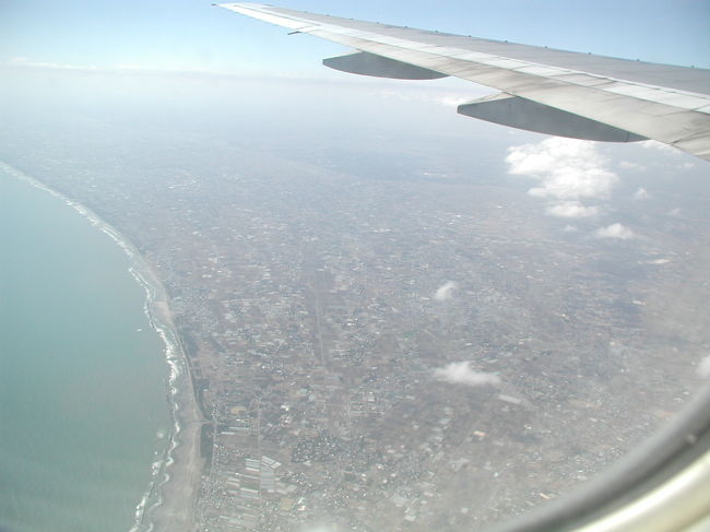 千葉県九十九里海岸。<br /><br />かなり高度を下げてきました。