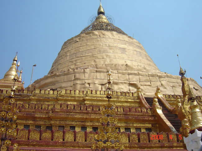 シェズィーゴォン・パヤー<br /><br />残念金箔の張替え中。