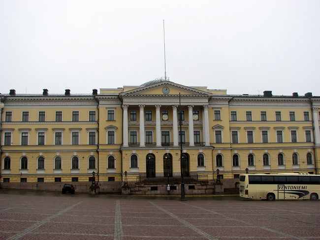 　　広場に面して<br /><br />　　ヘルシンキ大学