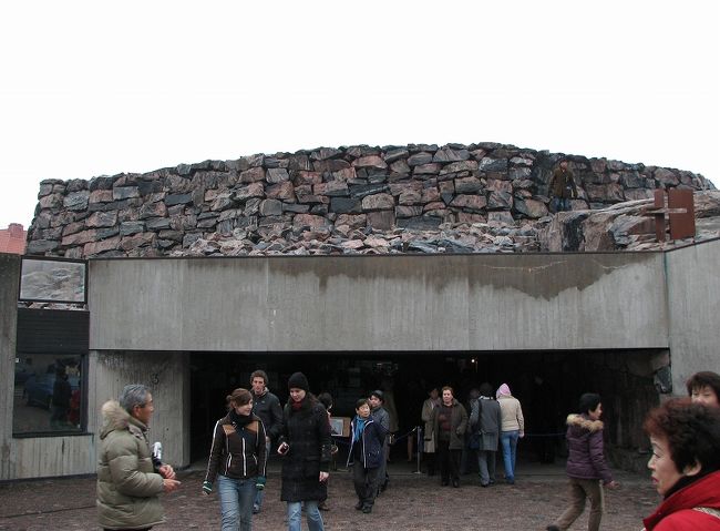 １９６９年完成<br />　　岩の中の教会<br /><br />「テンペリアウキ教会」へ（ロック　チャーチ）