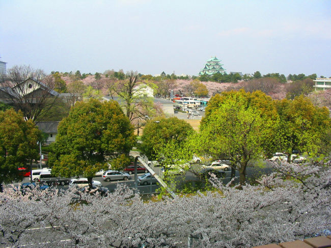 名古屋城2004-4-4<br />KKR名古屋から<br /><br />リーズナブルに泊まれます。（駐車場も無料）<br />レストランから名古屋城がバッチリ！<br /><br />