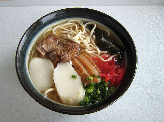 伊芸PAで昼食でした。<br />まずは、沖縄そば<br />頂きまーす。