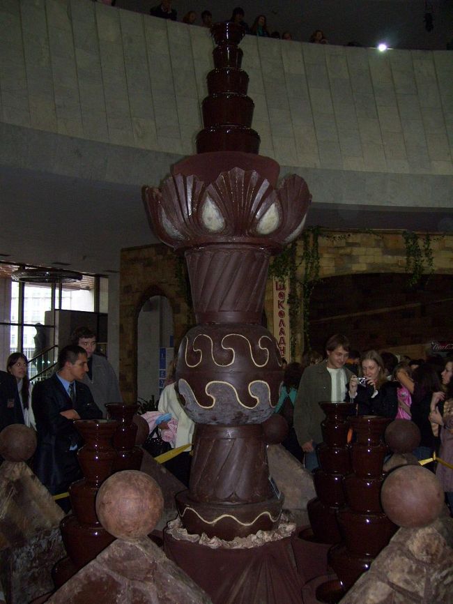 チョコレートで出来た噴水！キエフのイベントで！