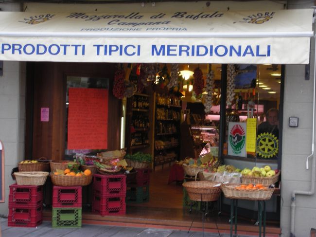 同じくPiazza Cavour<br /><br />このお店がもし私の家の近くにあったら、毎日でも行っちゃいそう☆