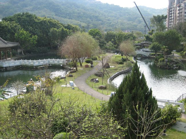 故宮博物院の庭園です。<br /><br />開館まで時間があったので、<br />それまで庭を案内してもらいました。