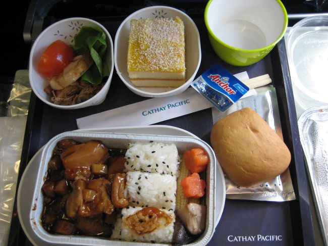 機内食のチキンです。<br />これもお肉がたくさん。。。<br /><br />これでいろいろ食べた台湾旅行の食事も<br />最後です。<br />台湾は何食べても美味しかった♪♪