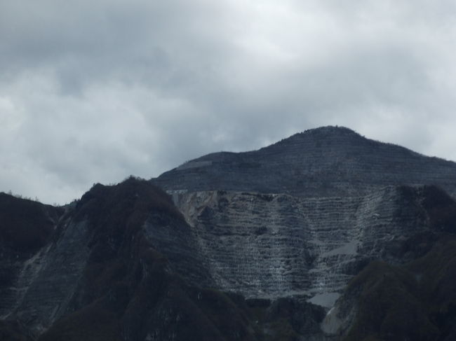 武甲山。<br />セメント工場が近くにありました。