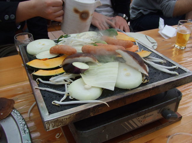 三然焼きなるもの。<br />ジンギスカンみたいなカンジ？