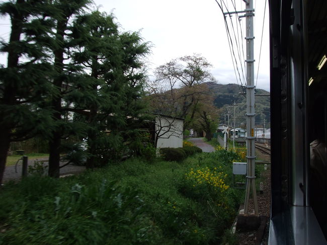 車窓から。<br />地元の人達が手を振ってくれます。