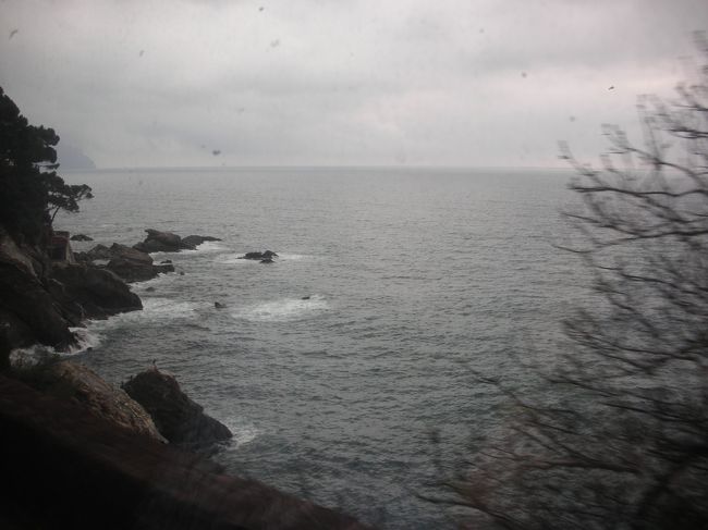 同上<br /><br />ヴィアレッジョにはミラノ、トリノ、ジェノヴァ、フィレンツェ、ローマなどからも直通列車（IC）があります。ミラノから4時間少々、ローマから３時間半少々です。<br />街の雰囲気も良かったです。<br /><br />魚料理がお好きな方に是非オススメします☆<br />先生、Grazie mille!!<br />