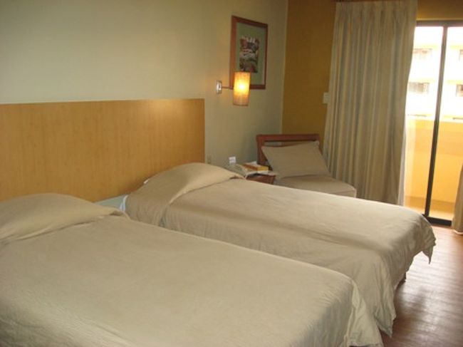 ちなみにお部屋は新館の7階で改装済みでした。<br />綺麗だし、狭くないし、ＪＰストアやコンビニ、マックもある。<br />なにより立地が良くて、安い！<br />ホテルは寝るだけ〜って方には断然オススメしまっす。