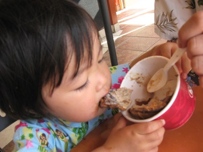 悔しさをまぎらわすためコールドストーンでおやつ。<br />ＪＣＢカード優待で１０％ＯＦＦ。<br /><br />←チョコワッフルにかぶり付くあんにょん氏。(メタボ)