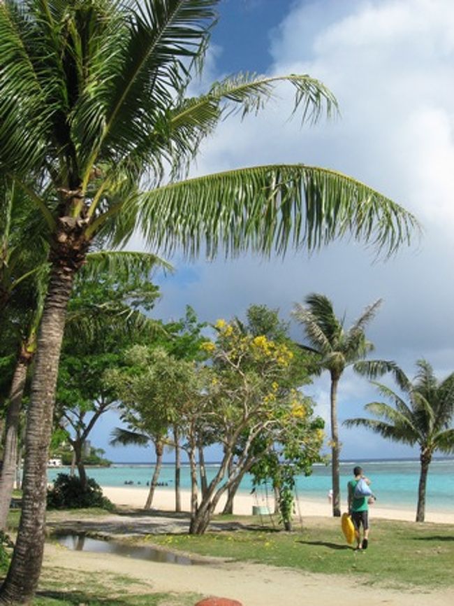 【3日目】<br />8:00　起床。今日もいい天気♪<br />日本から持参したチョコスナックパン(息子の命綱)で朝食を取り、レンタカーで海へＧＯ。<br /><br />＜イパオビーチパーク＞<br />クチコミでおさかながいっぱいいるとの情報をききつけ、やってまいりましたよイパオビーチ。<br />美しいビーチに感動。