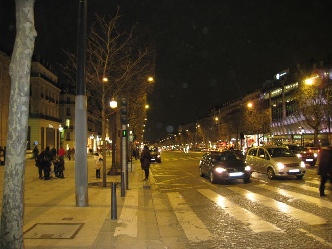 夜のシャンゼリゼ