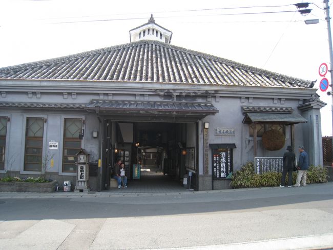 ■薫長酒蔵資料館 <br /> <br />江戸時代に建てられた酒蔵に、古い酒造りの道具を展示。蔵元ショップでは清酒や焼酎の試飲もできます。