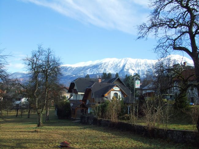 Ｂｌｅｄの町から見えるユリアンアルプス