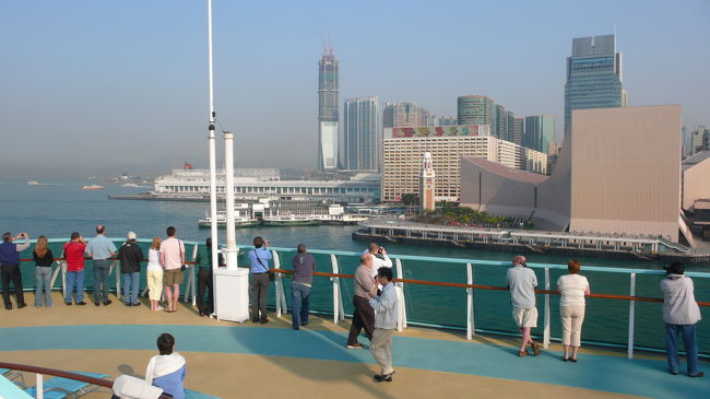 中央に見える時計台の傍が、スターフェリーの発着所です。<br />この傍の大桟橋に停泊します。