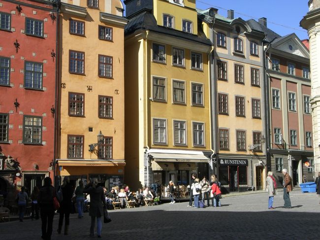 そんなに暖かくないのになぜそんなにオープンカフェが好きなのか。。。