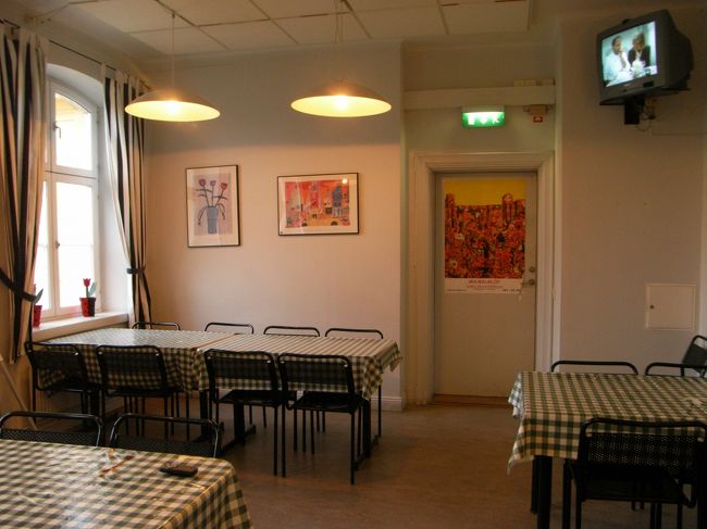 ユースのキッチン。<br /><br />ほとんど人に会いませんでした。<br />冷蔵庫はデポジット５０ＳＥｋ払って使います。<br />靴箱みたいに仕切られて、鍵もついていました。