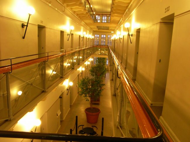 他の部屋。<br />こちらの棟はトイレ、シャワーが室内にあるようです。