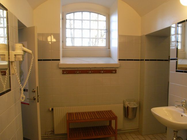 共同シャワー＆トイレ<br /><br />ドライヤーもあるしキレイでした。