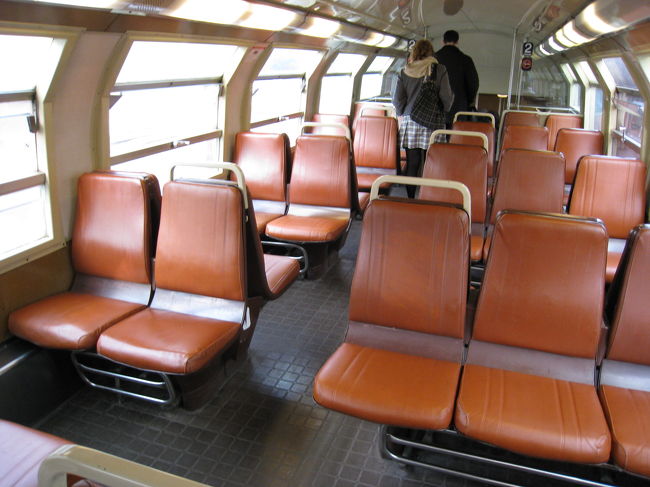 ２階建車両の上に乗りました