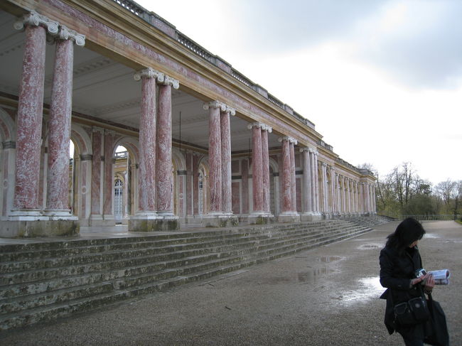 中には入れなかったので