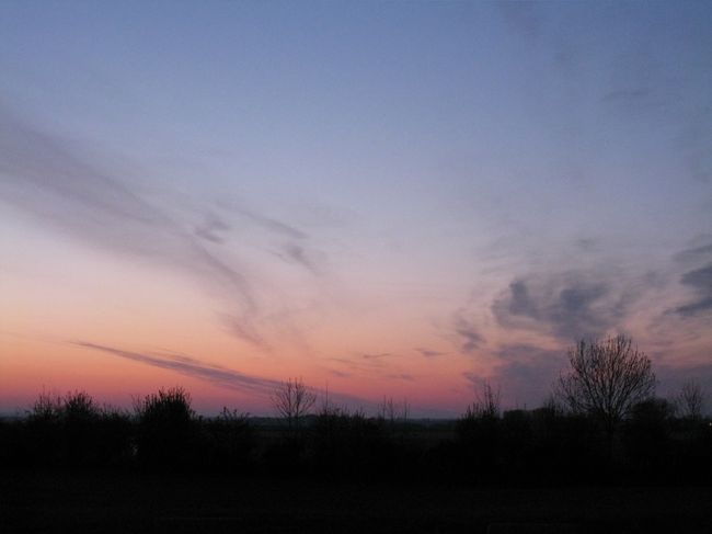 日の出もまだです。