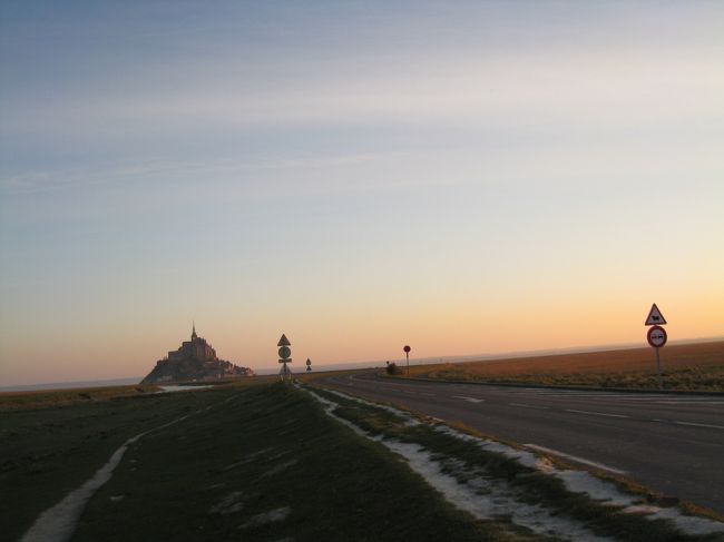 朝食の時間があったので、８時くらいにホテルへ戻りはじめました。<br />空もだんだん、青空になってきました。